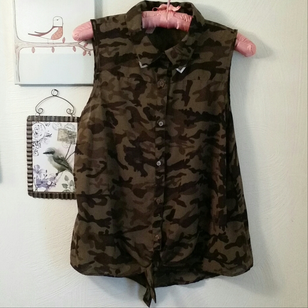 Charlotte Russe sleeveless camouflage top, L Vintage